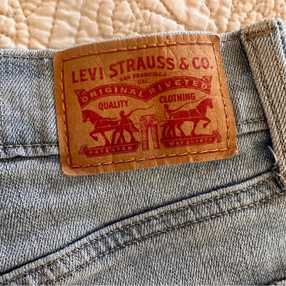 Levi's Women's Light Blue Denim High Waisted Jean Short Classic Fit Casual beach - Picture 5 of 11